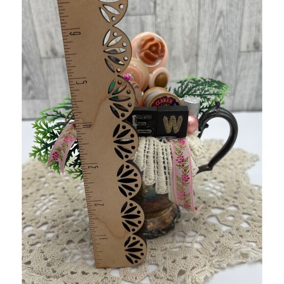 Vintage Sewing Seamstress Assemblage Buttons Pin Cushion Thread Decor - Picture 6 of 6